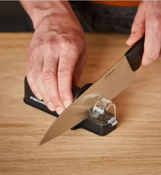 FISKARS CONTROL+ Komplet 4 noży + ostrzałka ceramiczna Roll-Sharp / japońska stal nierdzewna