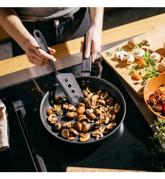 FISKARS ESSENTIAL 1065595 Szpatułka 28 cm / tworzywo sztuczne