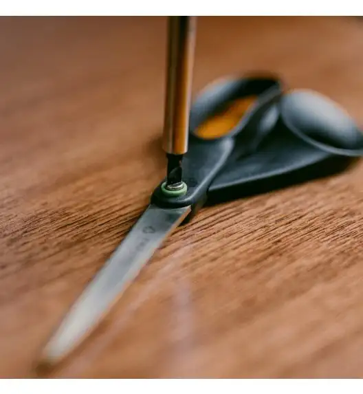 FISKARS FUNCTIONAL FORM Nożyczki dla hobbystów 13 cm / szkolne / biurowe / uniwersalne