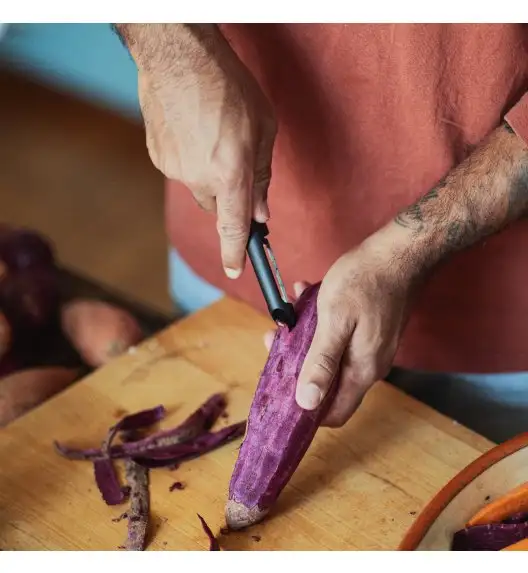 FISKARS FUNCTIONAL FORM 1079960 Obieraczka do warzyw z ruchomym ostrzem / stal nierdzewna 