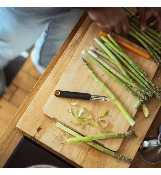 FISKARS FUNCTIONAL FORM 1079907 Obieraczka do warzyw ze stałym ostrzem / stal nierdzewna 