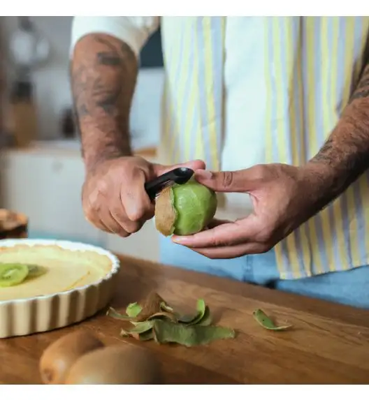 FISKARS FUNCTIONAL FORM 1079961 Obieraczka do owoców z ruchomym ostrzem / stal nierdzewna 