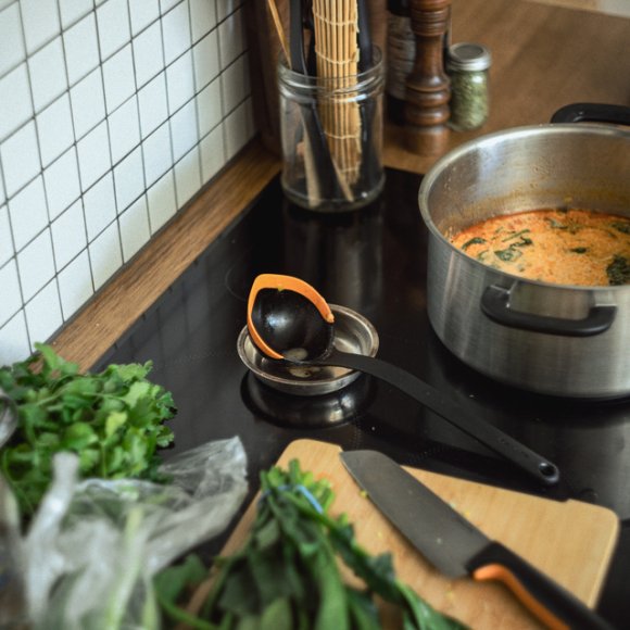 FISKARS FUNCTIONAL FORM 1079965 Łyżka wazowa 30 cm / tworzywo sztuczne