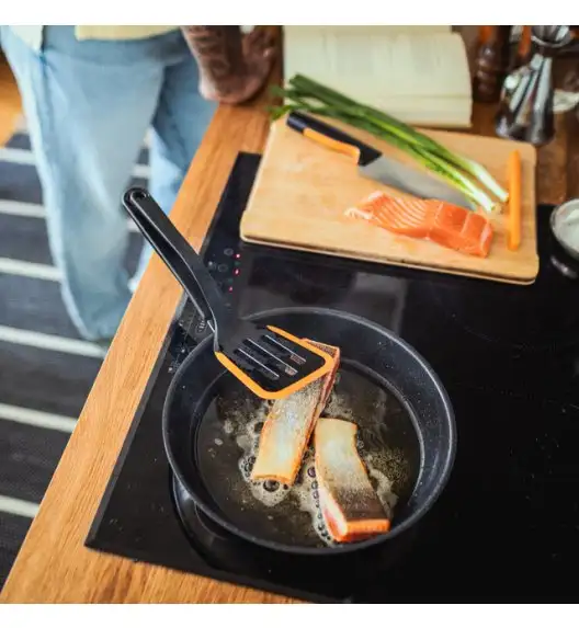 FISKARS FUNCTIONAL FORM 1079964 Szpatuła do przewracania 29,5 cm / tworzywo sztuczne