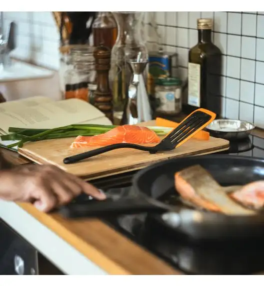 FISKARS FUNCTIONAL FORM 1079964 Szpatuła do przewracania 29,5 cm / tworzywo sztuczne