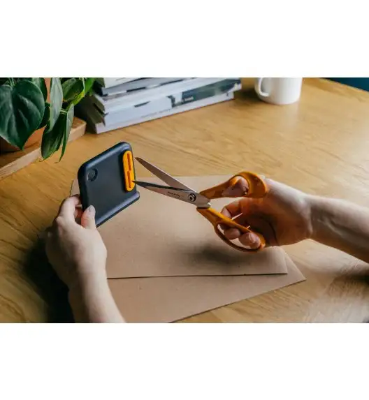 FISKARS FUNCTIONAL FORM 1081190 Ostrzałka do nożyczek Clip-Sharp