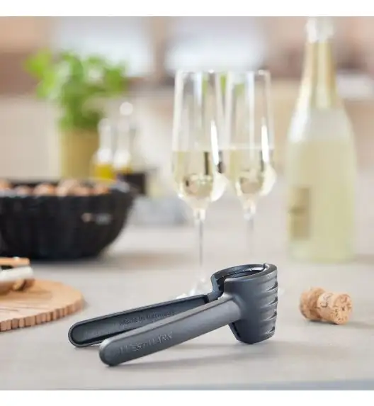 WESTMARK Dziadek do orzechów i szczypce do korków 2w1 / czarny