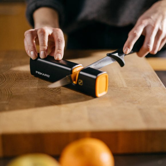 FISKARS CONTROL+ Zestaw 5 noży w pudełku + Ostrzałka Edge / japońska stal nierdzewna