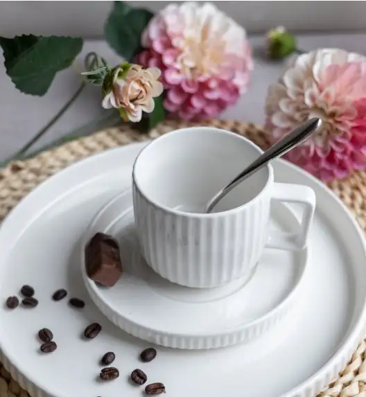 KAIA HOME Ceramiczny zestaw obiadowo kawowy 32 el / 6 os biały ryflowany