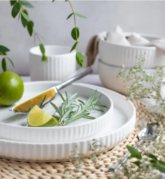 KAIA HOME Ceramiczny zestaw obiadowo kawowy 32 el / 6 os biały ryflowany