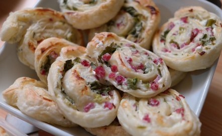 Ciasto francuskie z kurczakiem i szpinakiem – przepis