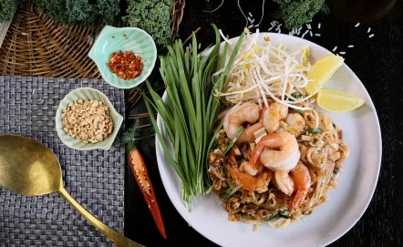 Pad Thai z krewetkami – przepis na klasyczne danie tajskie