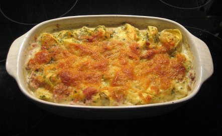 Zapiekanka makaronowa z serem i szynką – szybki przepis